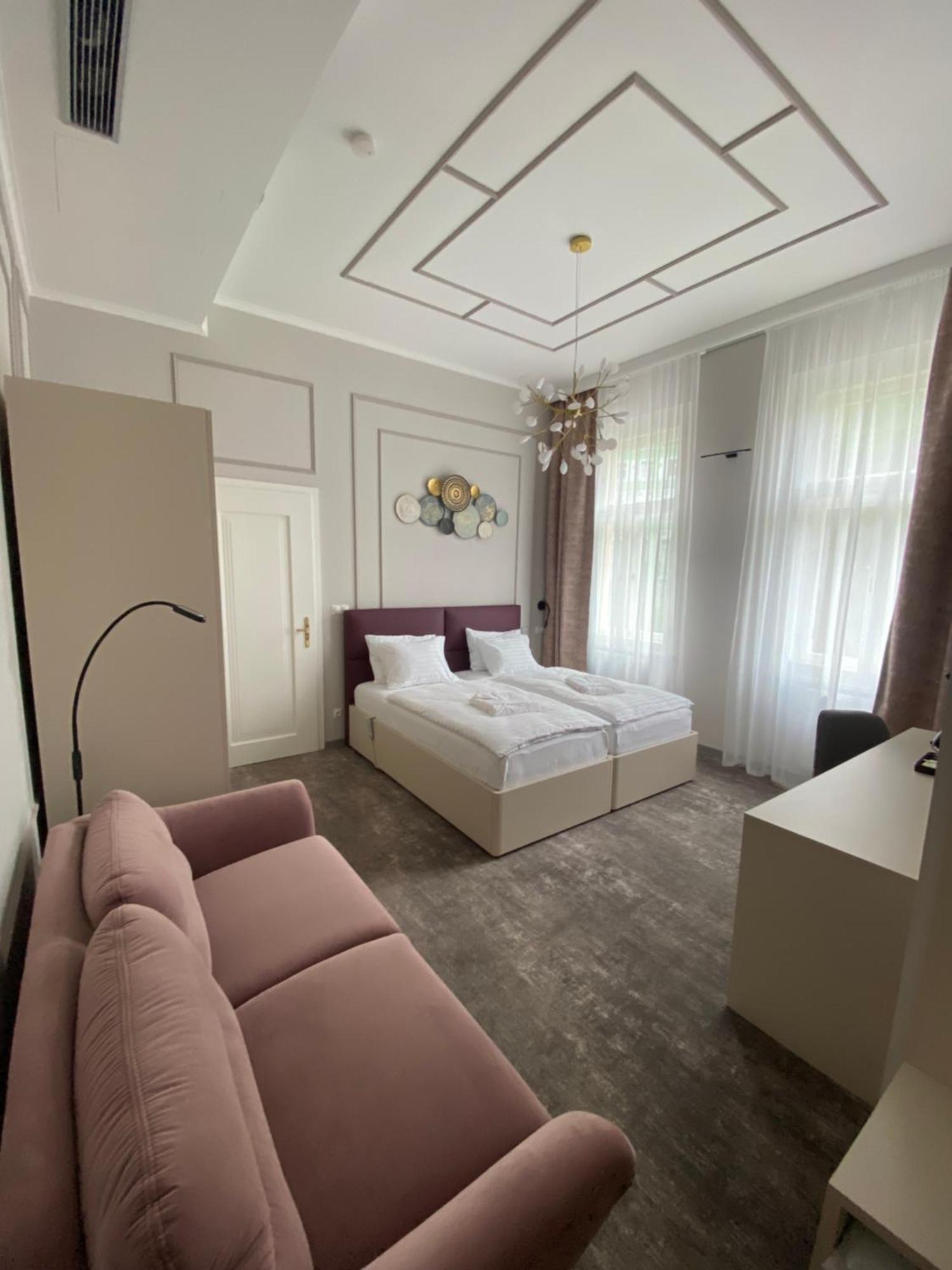 Boutique Hotel Ambiente ****+ Karlovy Vary Exterior photo
