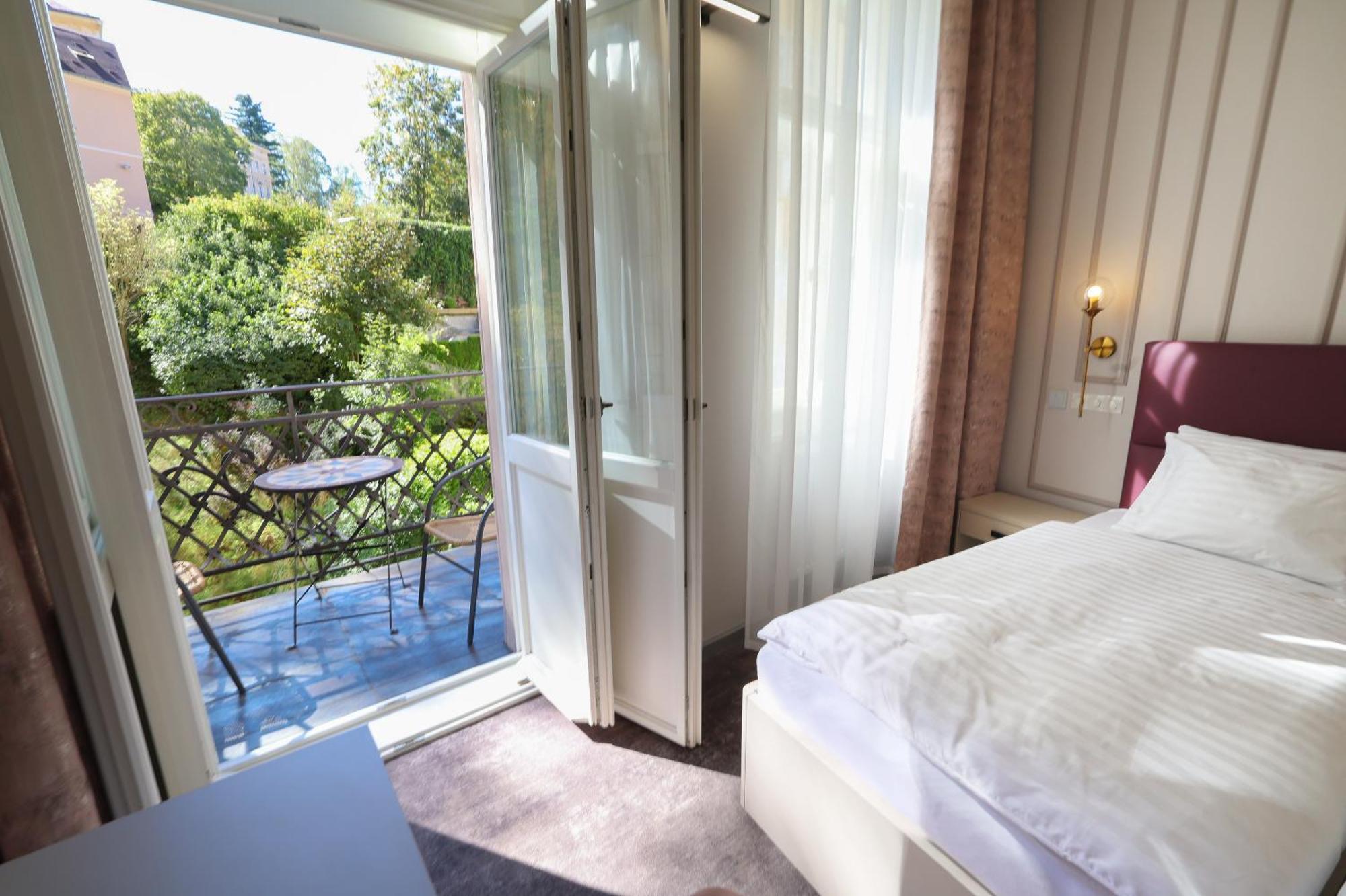 Boutique Hotel Ambiente ****+ Karlovy Vary Exterior photo