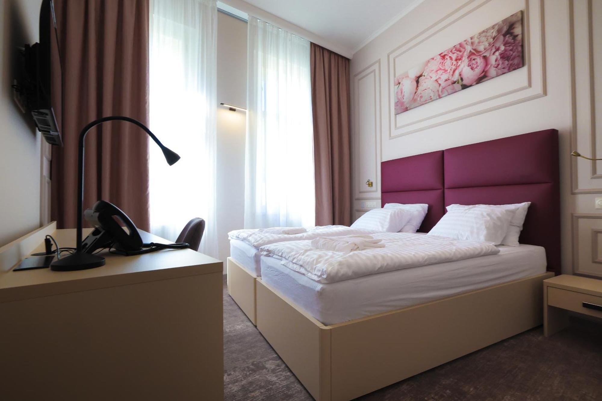 Boutique Hotel Ambiente ****+ Karlovy Vary Exterior photo