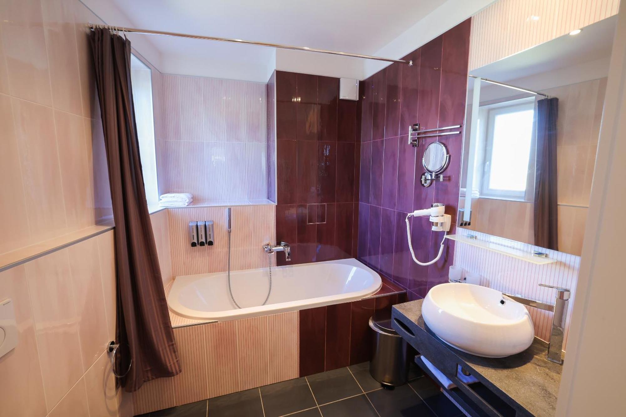 Boutique Hotel Ambiente ****+ Karlovy Vary Exterior photo