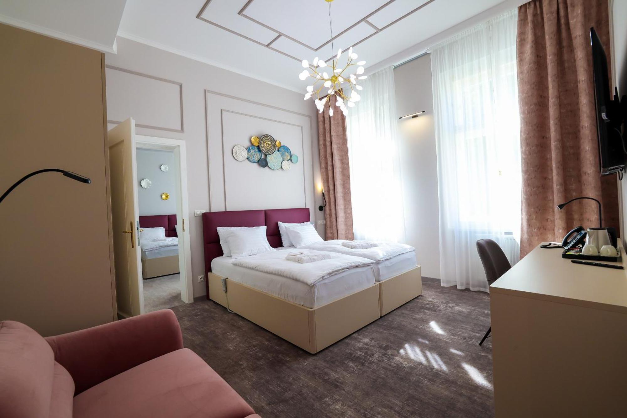Boutique Hotel Ambiente ****+ Karlovy Vary Exterior photo