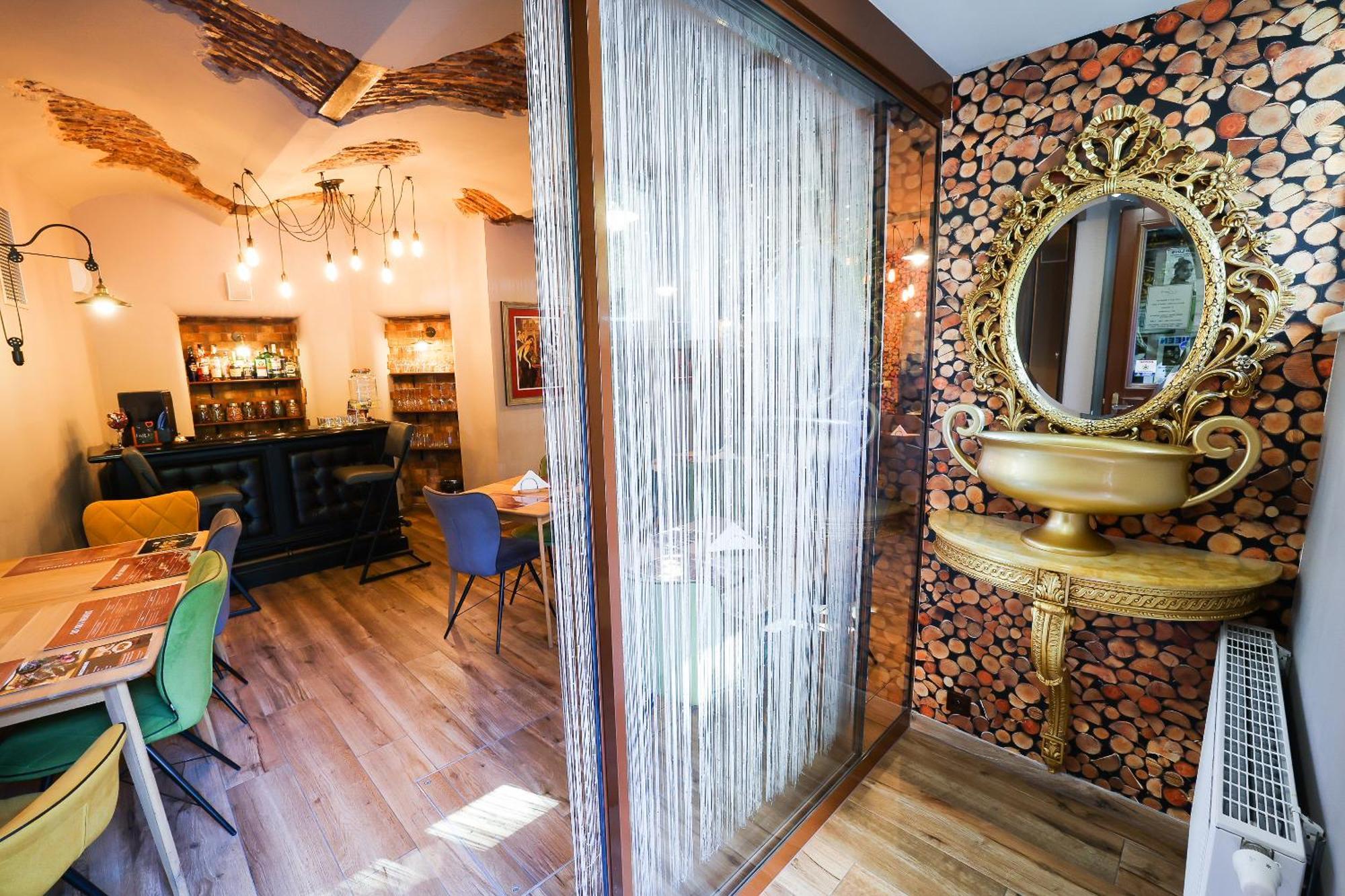 Boutique Hotel Ambiente ****+ Karlovy Vary Exterior photo