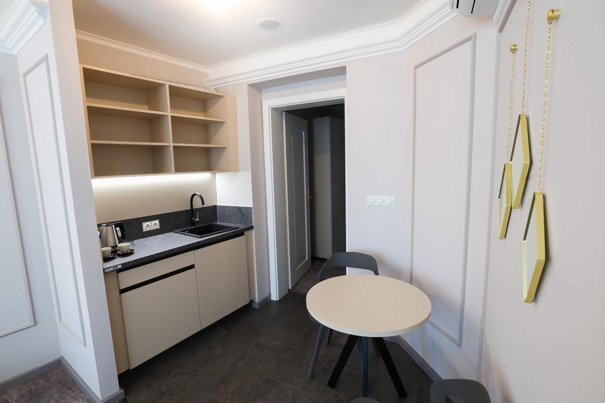 Boutique Hotel Ambiente ****+ Karlovy Vary Exterior photo