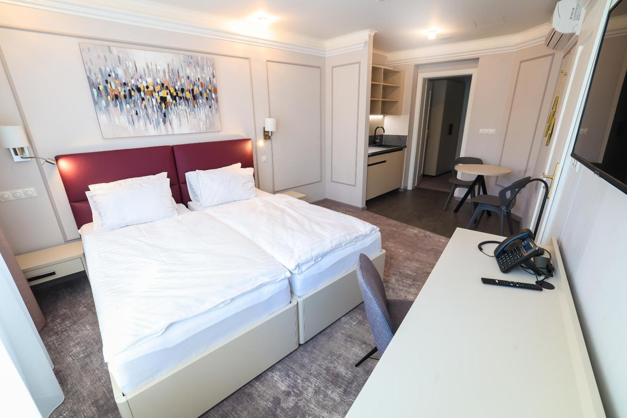 Boutique Hotel Ambiente ****+ Karlovy Vary Exterior photo