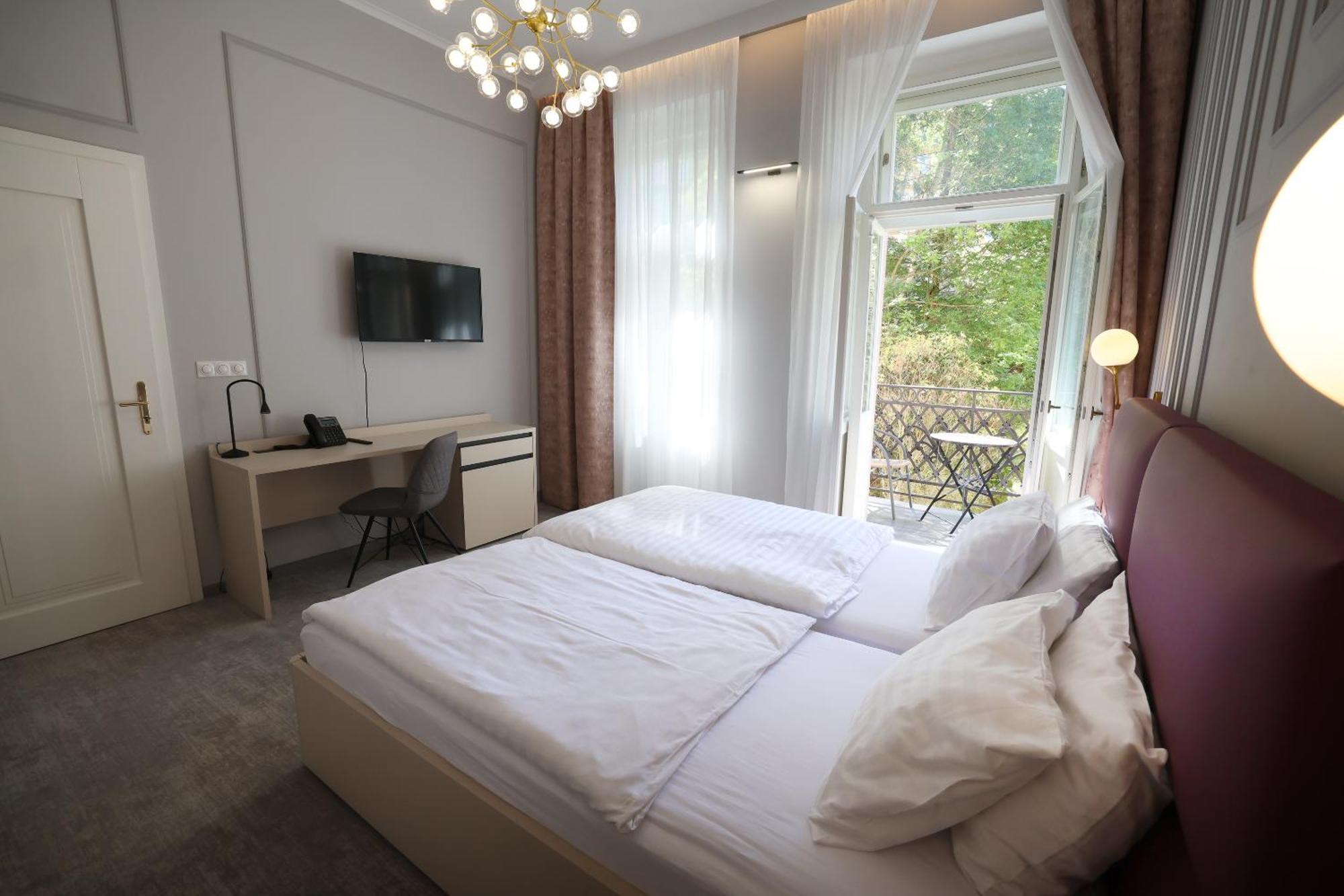 Boutique Hotel Ambiente ****+ Karlovy Vary Exterior photo