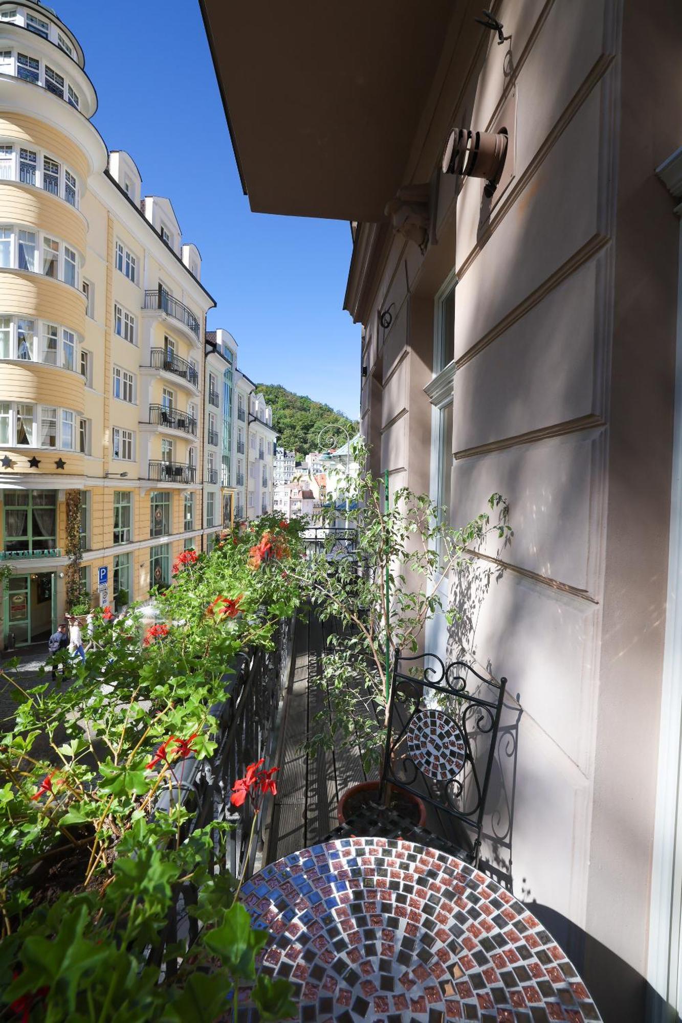 Boutique Hotel Ambiente ****+ Karlovy Vary Exterior photo